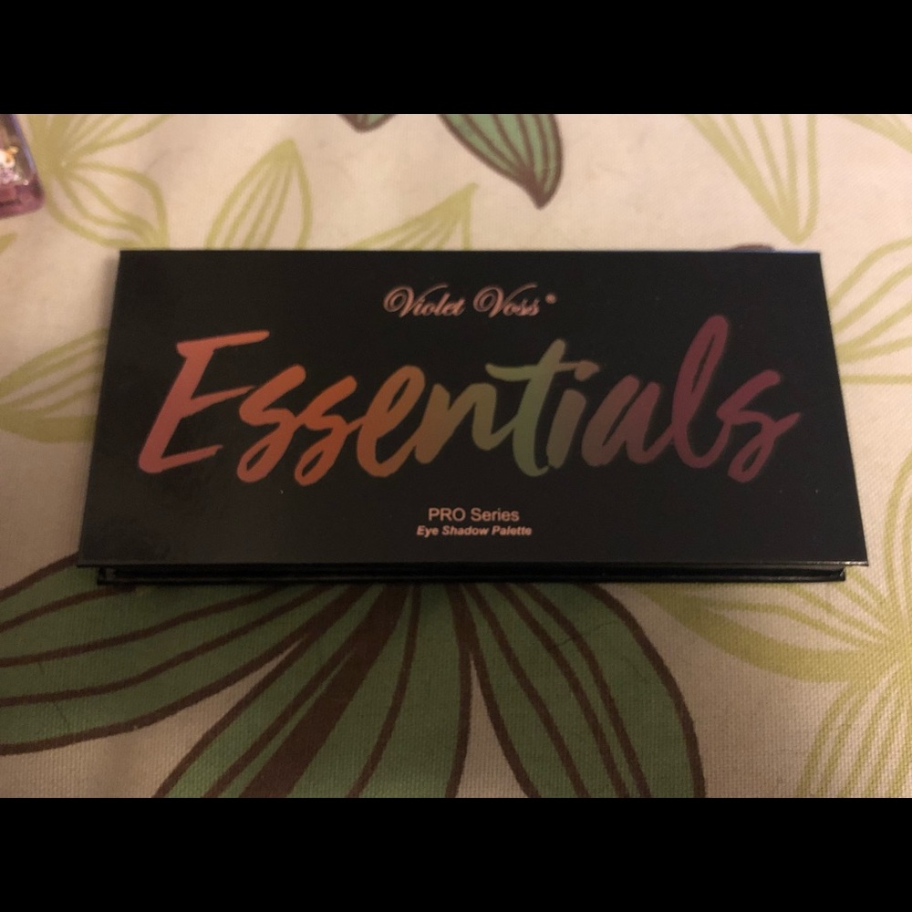 Violet Voss Essentials Palette